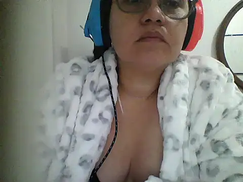 Snapshot of gaby0075 chatting on 12/11/24, 09:23 gaby0075 online show from 12/11/24, 09:23