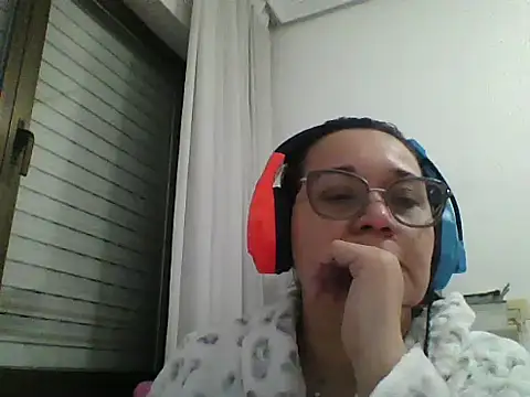 Snapshot of gaby0075 chatting on 12/13/24, 11:06 gaby0075 online show from 12/13/24, 11:06