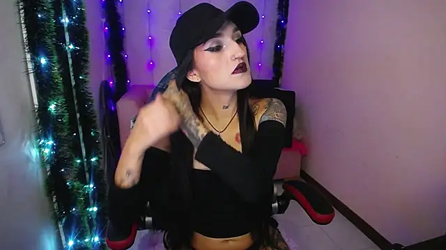 Snapshot of amelierouss chatting on 12/12/24, 03:48 amelierouss online show from 12/12/24, 03:48