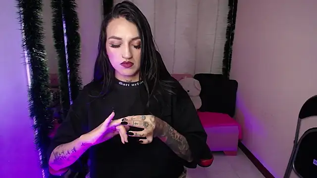 Snapshot of amelierouss chatting on 12/19/24, 06:34 amelierouss online show from 12/19/24, 06:34