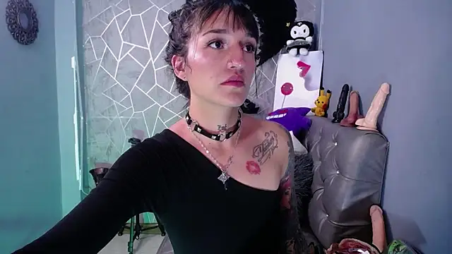 Snapshot of amelierouss chatting on 09/12/25, 01:28 amelierouss online show from 09/12/25, 01:28