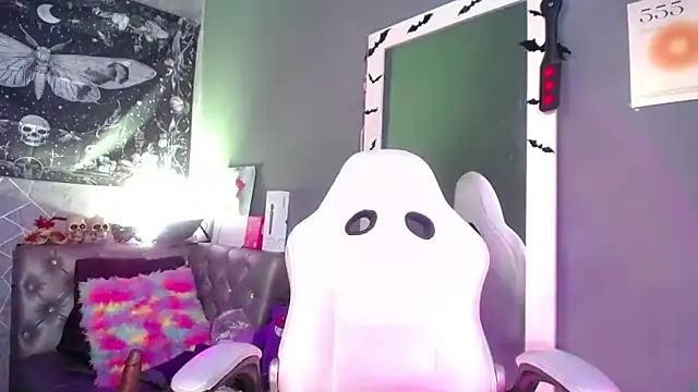 amelierouss online show from 04/18/26, 02:59