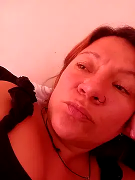 Snapshot of Skylar-Vox- chatting on 02/11/25, 06:44 Skylar-Vox- online show from 02/11/25, 06:44