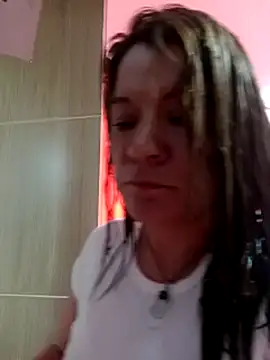 Snapshot of Skylar-Vox- chatting on 02/21/25, 10:26 Skylar-Vox- online show from 02/21/25, 10:26