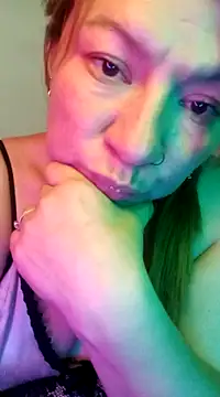 Snapshot of Skylar-Vox- chatting on 03/21/25, 12:29 Skylar-Vox- online show from 03/21/25, 12:29