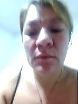 Snapshot of Skylar-Vox- chatting on 10/15/25, 08:58 Skylar-Vox- online show from 10/15/25, 08:58