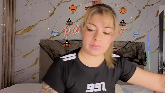 agatha 97  online show from 10/26/25, 04:40