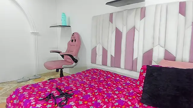 mia stanfort online show from 02/22/25, 07:14