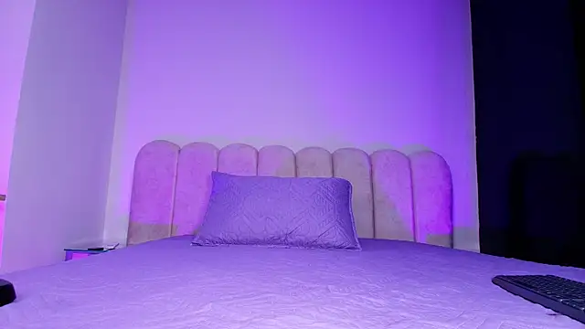 mia stanfort online show from 11/24/25, 07:13