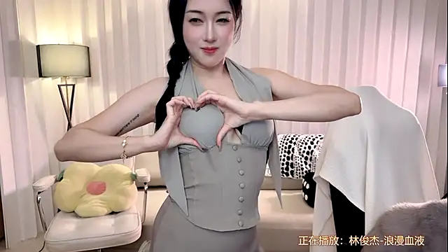 K-moumou online show from 10/10/25, 03:33