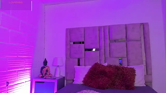 EmmaBecket2 online show from 11/29/25, 04:37