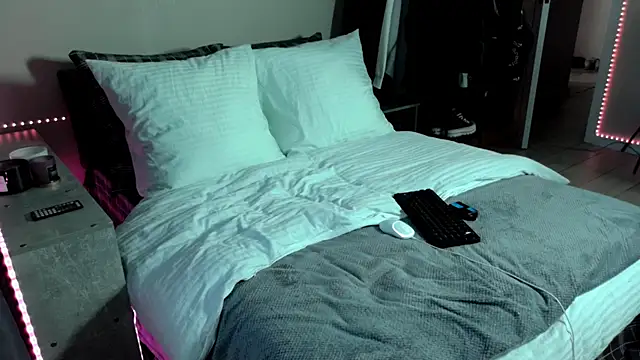 Tanya M online show from 12/08/24, 01:03