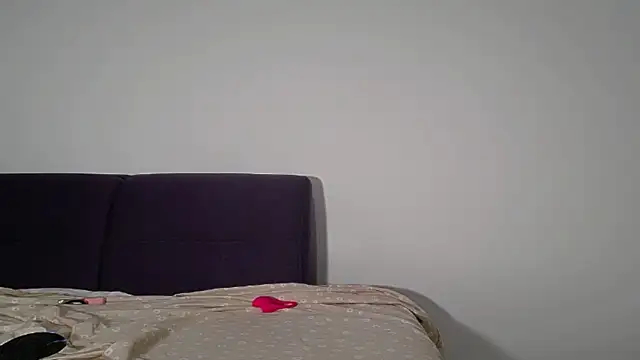 Julianna68 online show from 09/17/25, 05:36