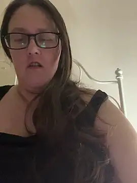 Snapshot of Foxy_Evie40XO chatting on 12/12/24, 04:21 Foxy Evie40XO online show from 12/12/24, 04:21