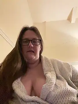 Snapshot of Foxy_Evie40XO chatting on 12/15/24, 06:40 Foxy Evie40XO online show from 12/15/24, 06:40