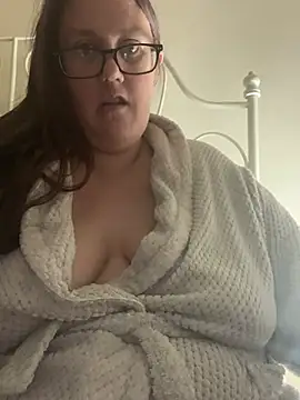 Snapshot of Foxy_Evie40XO chatting on 12/27/24, 05:05 Foxy Evie40XO online show from 12/27/24, 05:05