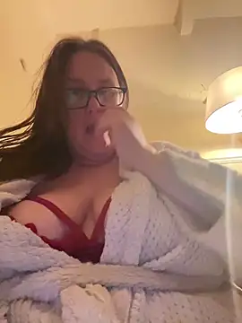 Snapshot of Foxy_Evie40XO chatting on 01/01/25, 12:32 Foxy Evie40XO online show from 01/01/25, 12:32