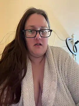 Snapshot of Foxy_Evie40XO chatting on 02/17/25, 04:04 Foxy Evie40XO online show from 02/17/25, 04:04