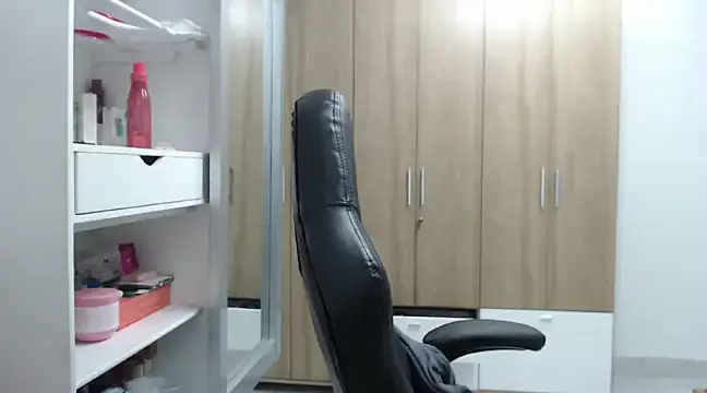 RoxanaLove9 online show from 02/10/25, 01:46