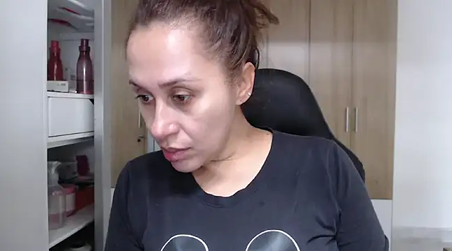 RoxanaLove9 online show from 02/11/25, 06:44