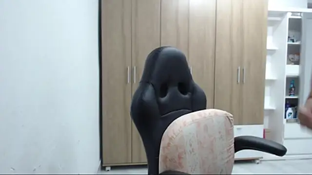 RoxanaLove9 online show from 11/16/25, 10:04