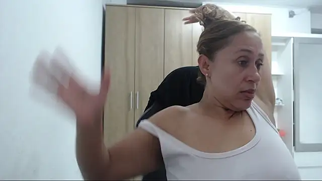 RoxanaLove9 online show from 03/13/26, 10:27