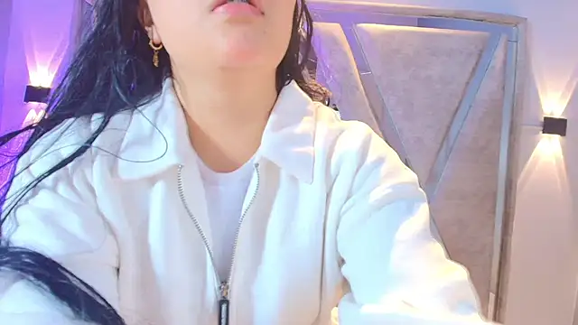 Annie9  online show from 11/09/25, 03:49