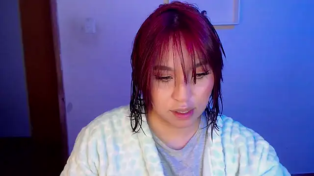 annie3 online show from 12/28/24, 02:11