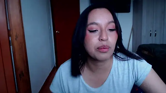 annie3 online show from 02/26/25, 06:32