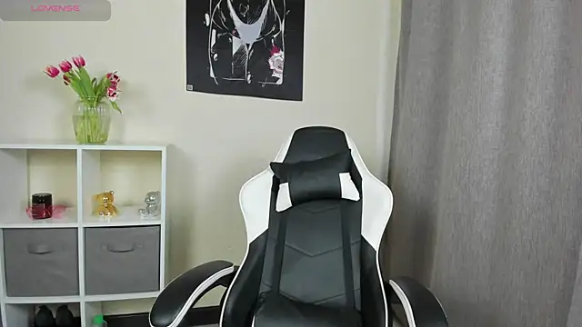 Snapshot of Eva_toy chatting on 03/13/25, 09:21 Eva toy online show from 03/13/25, 09:21