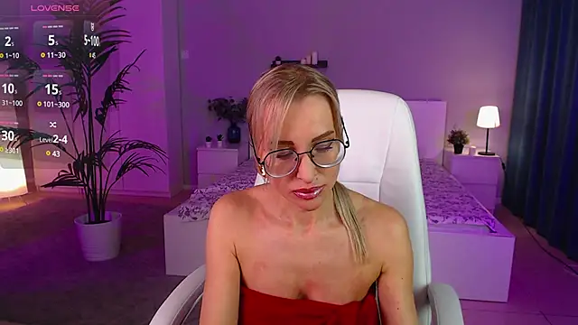 Fay Dunaway online show from 03/10/25, 12:26