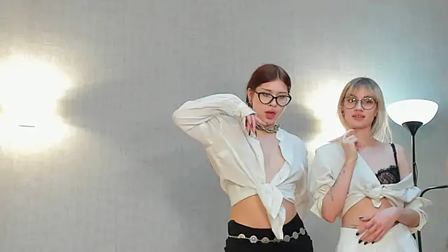 Snapshot of lina_x_x chatting on 03/01/25, 10:45 lina x x online show from 03/01/25, 10:45