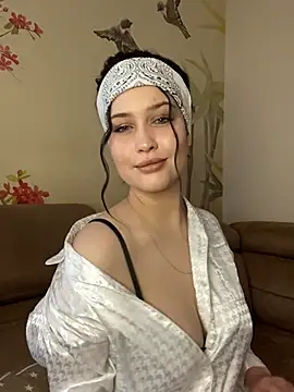 KikiWatson online show from 03/02/25, 12:11