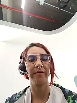 your red rose  online show from 01/17/25, 03:53