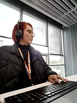 your red rose  online show from 01/30/25, 02:58