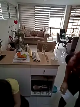 your red rose  online show from 02/15/25, 10:31