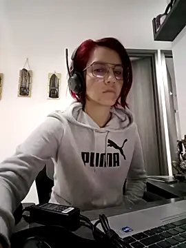 your red rose  online show from 03/10/25, 11:53