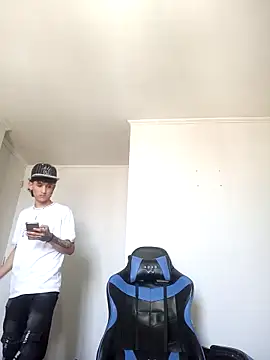 Snapshot of LatinBoysxxx chatting on 01/09/25, 06:04 LatinBoysxxx online show from 01/09/25, 06:04