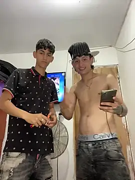 Snapshot of LatinBoysxxx chatting on 01/21/25, 06:23 LatinBoysxxx online show from 01/21/25, 06:23