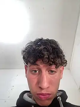 LatinBoysxxx online show from 04/15/26, 08:09