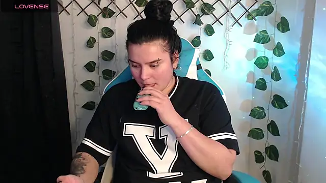 Nika 1  online show from 04/16/26, 01:06