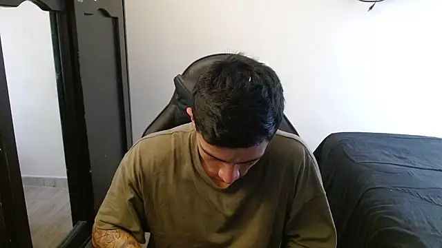 kv   xxx  online show from 10/26/25, 04:46