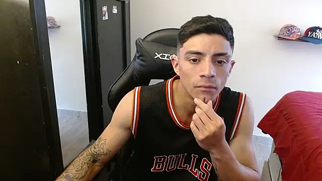 kv   xxx  online show from 01/15/26, 04:33