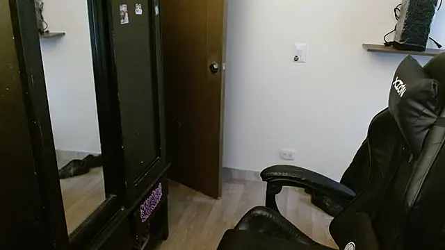 kv   xxx  online show from 02/13/26, 09:22