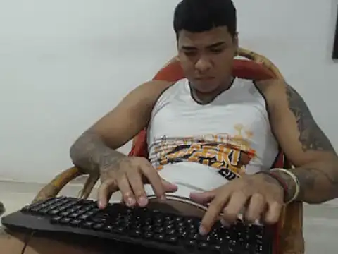 Snapshot of camiloacosta321 chatting on 12/26/24, 11:24 camiloacosta321 online show from 12/26/24, 11:24