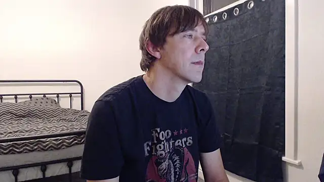 Snapshot of willybewild chatting on 10/25/25, 01:24 willybewild online show from 10/25/25, 01:24