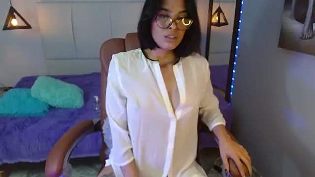 Snapshot of AlessiaVal_ chatting on 02/13/25, 03:46 AlessiaVal online show from 02/13/25, 03:46