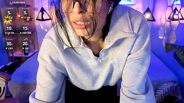 AlessiaVal  online show from 11/28/25, 03:14