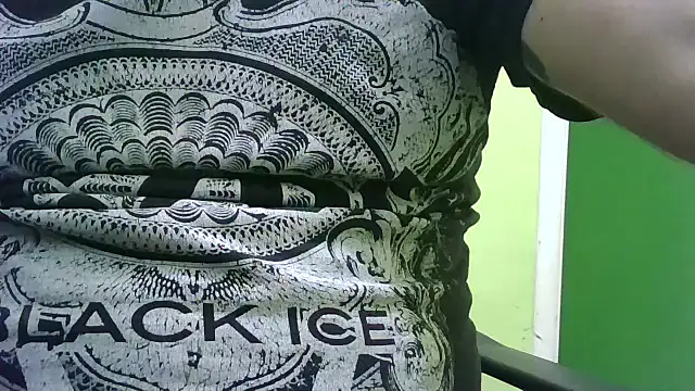 Snapshot of loganwolverine02 chatting on 02/04/25, 02:32 loganwolverine02 online show from 02/04/25, 02:32