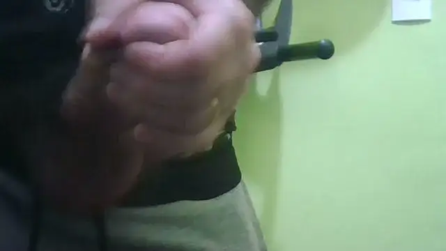 Snapshot of loganwolverine02 chatting on 11/11/25, 01:00 loganwolverine02 online show from 11/11/25, 01:00